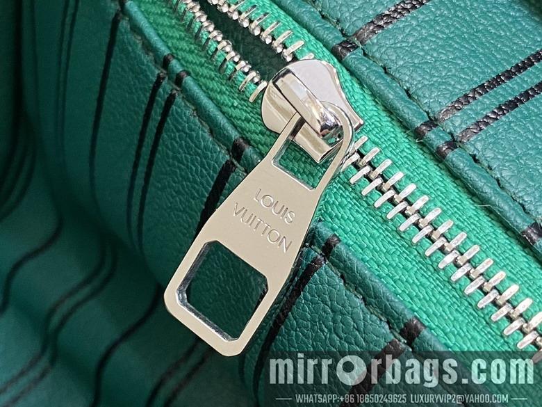 LV Replica Bags Dopp Kit M12639 15x16.5x28cm gf