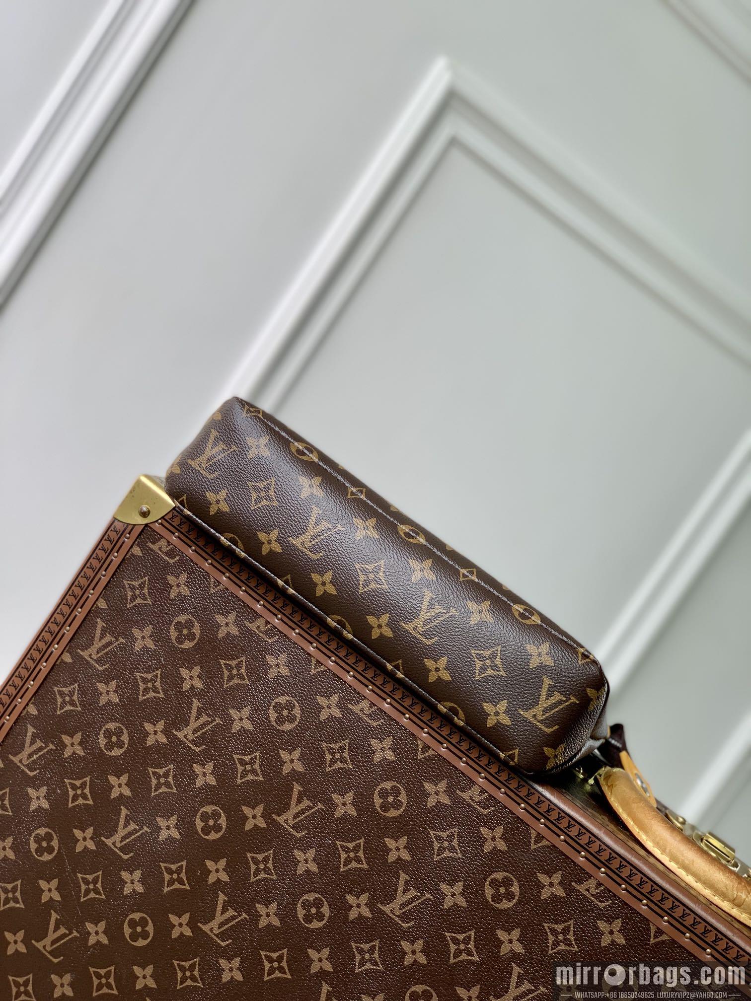 LV Replica Bags Voyage M13199 21x7.5x30cm gf1