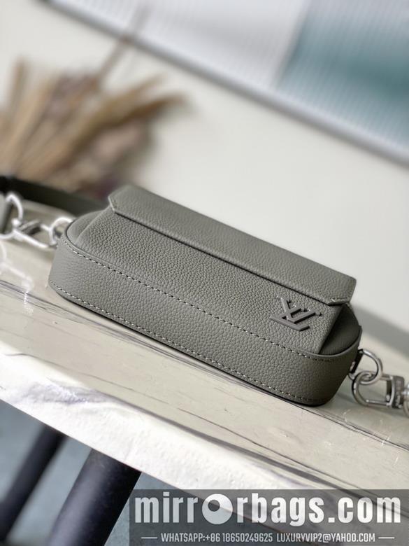LV Replica Bags Pilot M83560 20x12x5.5cm gf