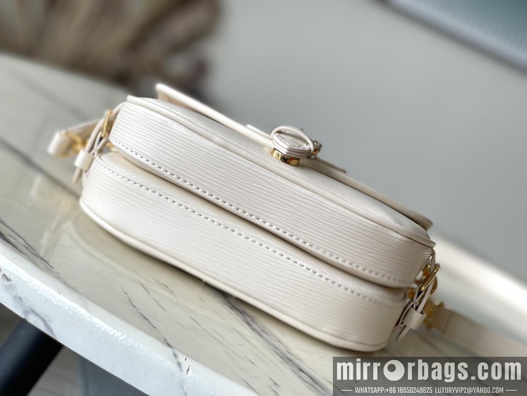 LV Replica Bags Saumur M23746 20x16x7.5cm gf
