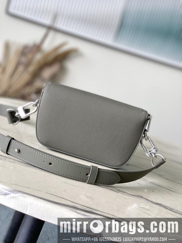 LV Replica Bags Pilot M83560 20x12x5.5cm gf
