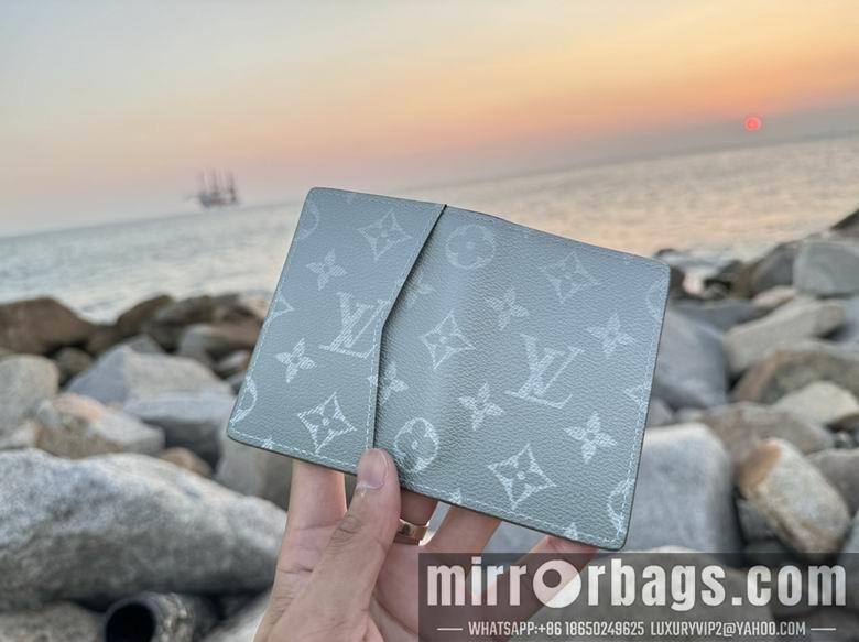 LV Replica Bags M11548 7.5X11.1X1cm YG 2colour