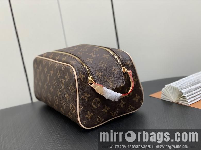 LV Replica Bags Dopp M44494 28x15x16.5cm gf
