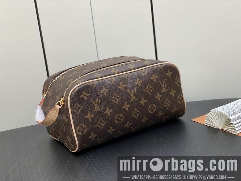 LV Replica Bags Dopp M44494 28x15x16.5cm gf