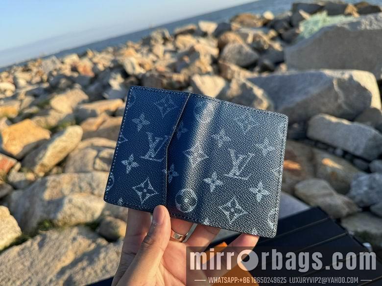 LV Replica Bags M11548 7.5X11.1X1cm YG 2colour
