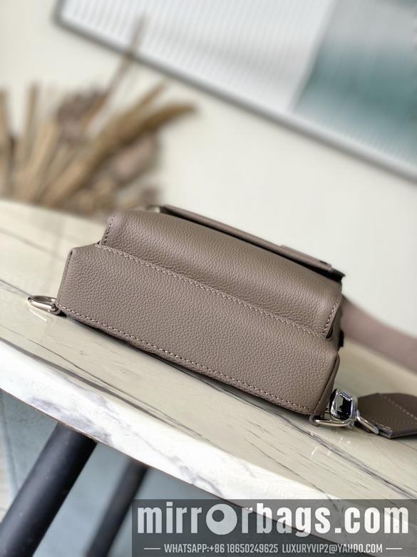 LV Replica Bags Pilot M23736 20x30x4cm gf