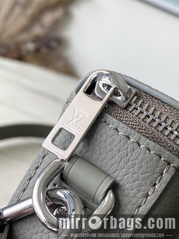 LV Replica Bags Pilot M83560 20x12x5.5cm gf