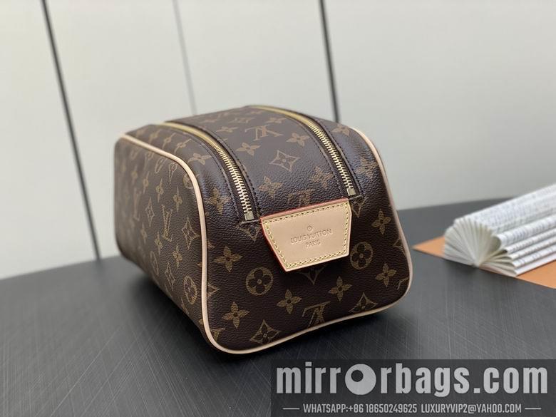 LV Replica Bags Dopp M44494 28x15x16.5cm gf