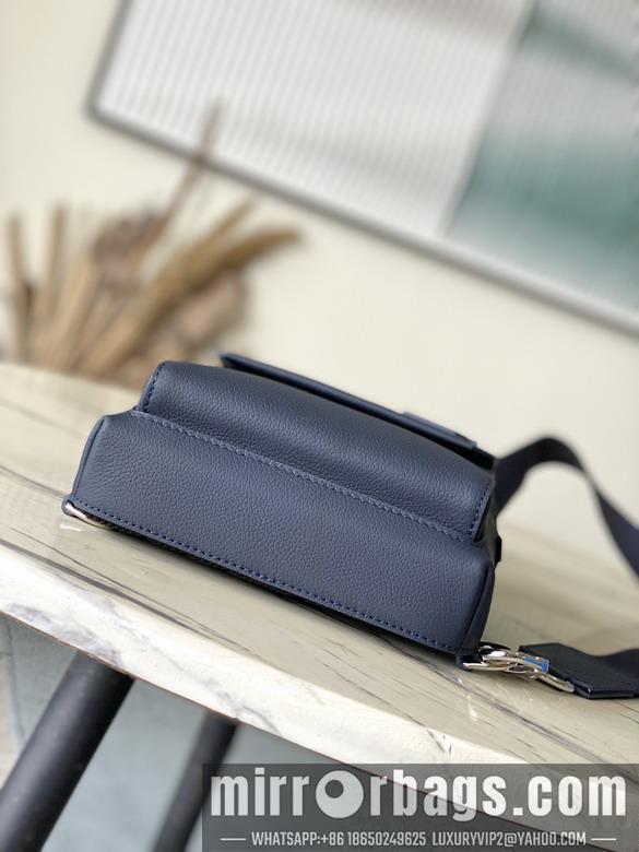 LV Replica Bags Pilot M11601 20x30x4cm gf