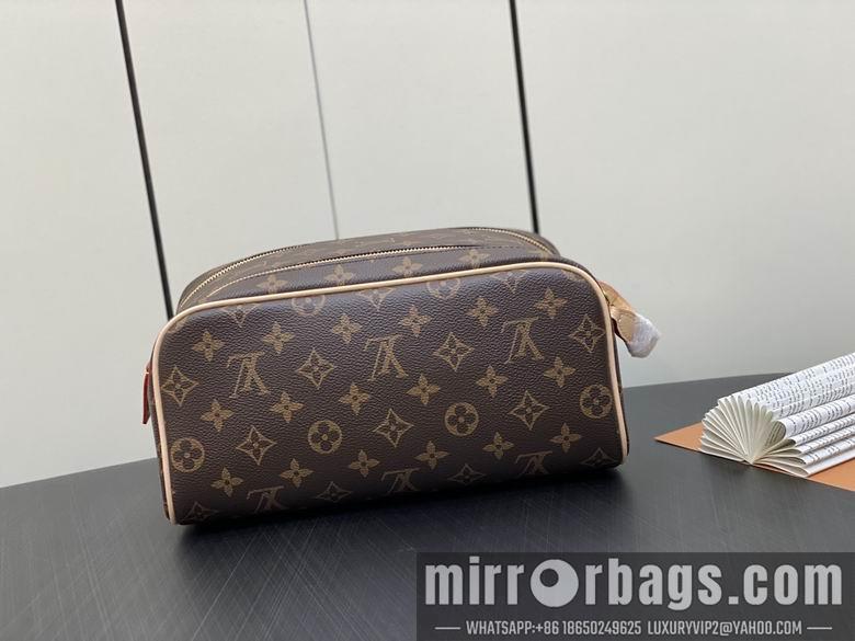 LV Replica Bags Dopp M44494 28x15x16.5cm gf