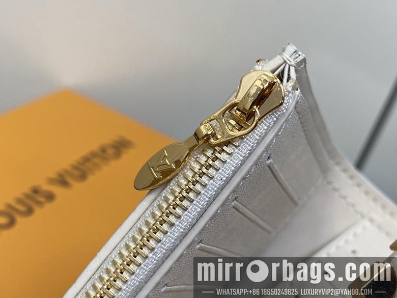 LV Replica Bags Capucines M82835 13.5x9.5x3cm gf