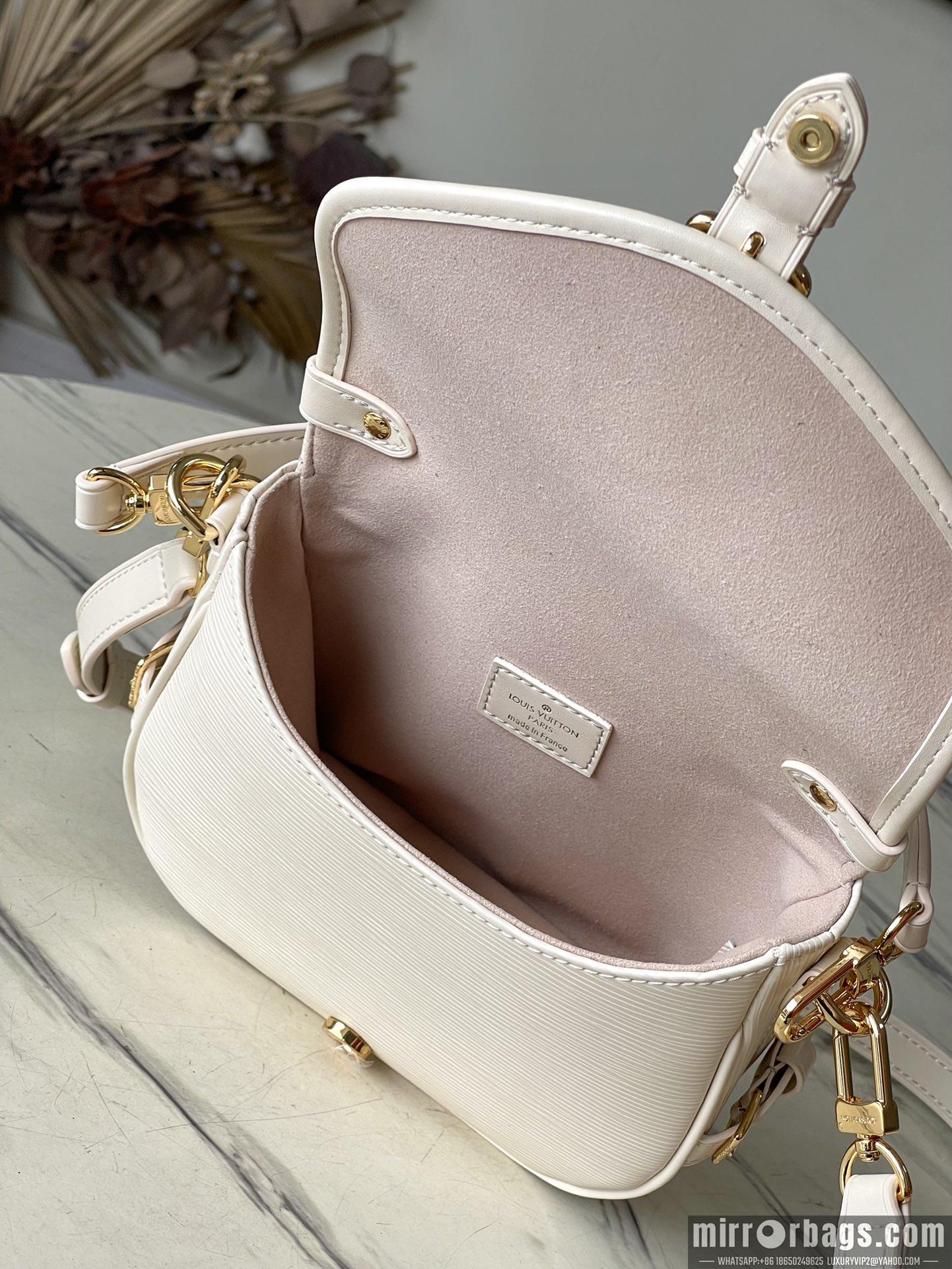 LV Replica Bags Saumur M23746 20x16x7.5cm gf