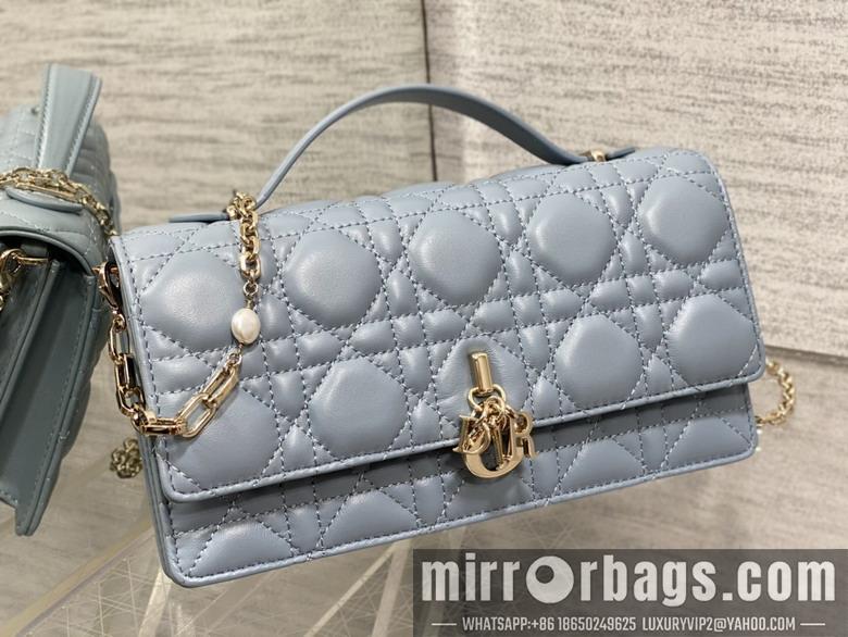 Dior Replica Bags Dior 0604 21x11x5cm wo7