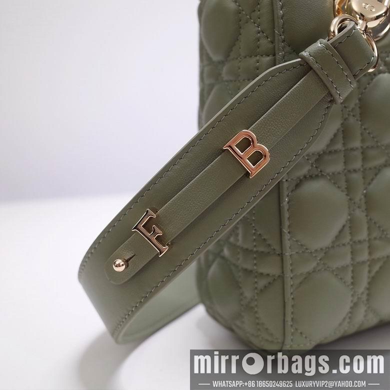 Dior Replica Bags AX8877 20X17X9
