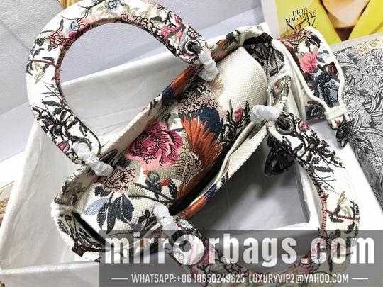 Dior Replica Bags Dior M0565刺绣喜鹊白 24x20x11cm wz