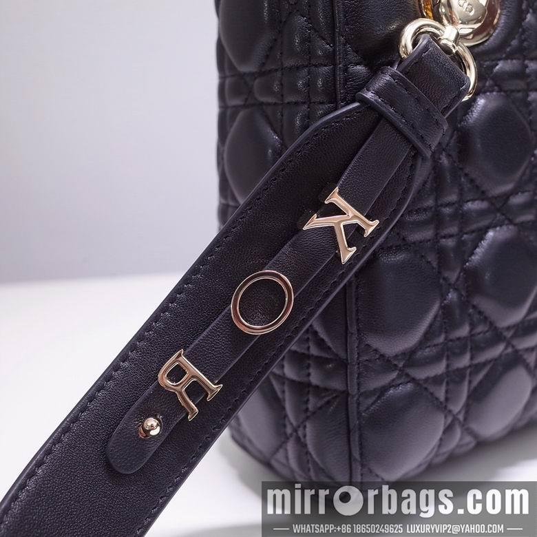 Dior Replica Bags AX8877 20X17X9