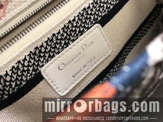 Dior Replica Bags Dior M0565刺绣喜鹊白 24x20x11cm wz