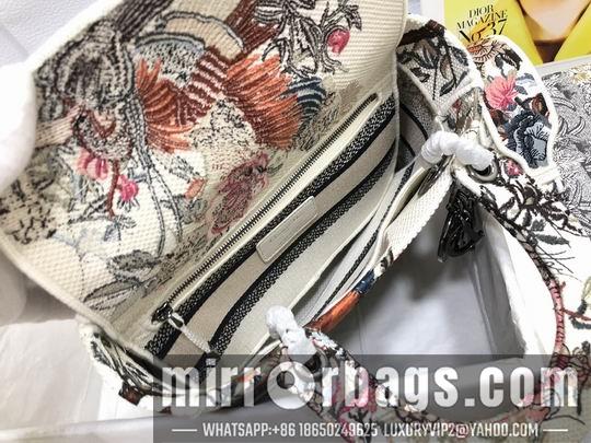 Dior Replica Bags Dior M0565刺绣喜鹊白 24x20x11cm wz