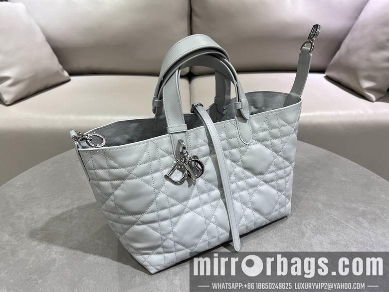 Dior Replica Bags 2821 28.5X19X21cm YG 3