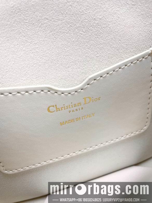 Dior Replica Bags M9319 22X17X6cm YG 3