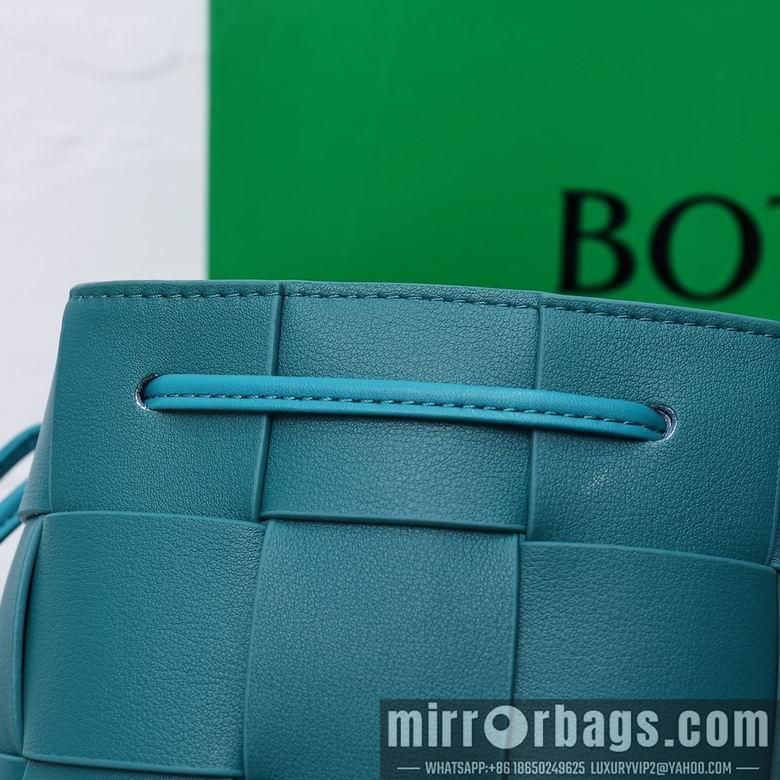 Bottega Veneta Replica Bags 8686 18X14X14cm YG 7