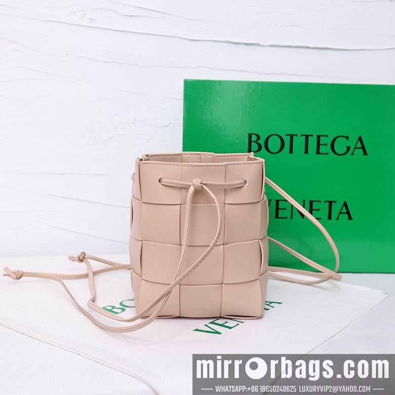 Bottega Veneta Replica Bags 8686 18X14X14cm YG 3