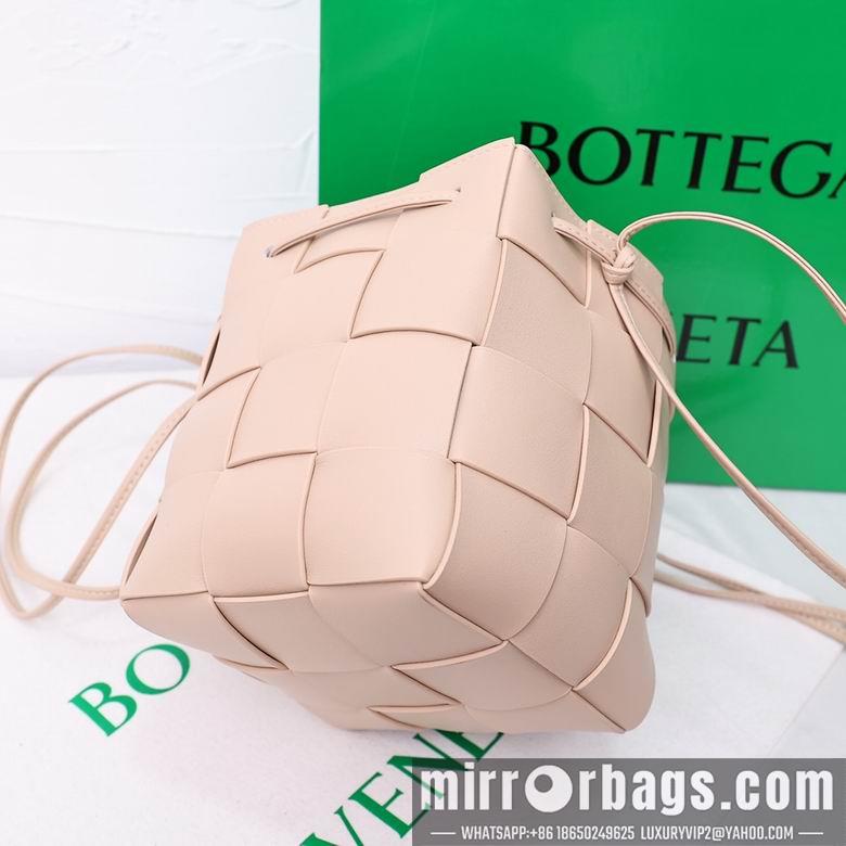 Bottega Veneta Replica Bags 8686 18X14X14cm YG 3