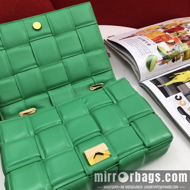 Bottega Veneta Replica Bags padded cassette 9942 26cm JY 6