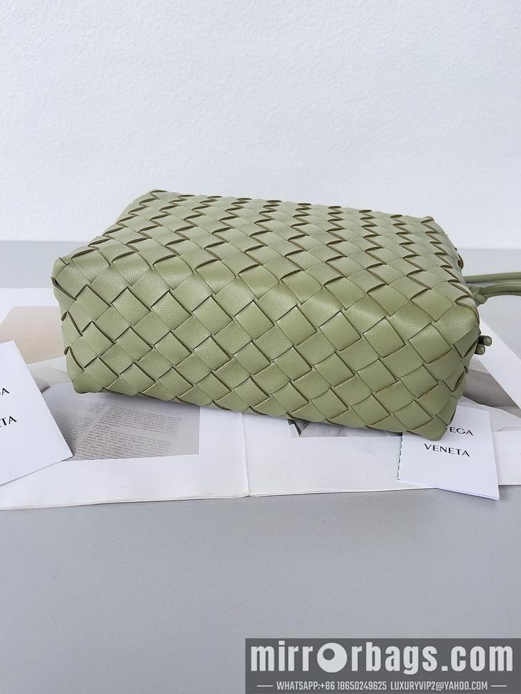 Bottega Veneta Replica Bags BV Cassette 680255 25x15x8cm CN