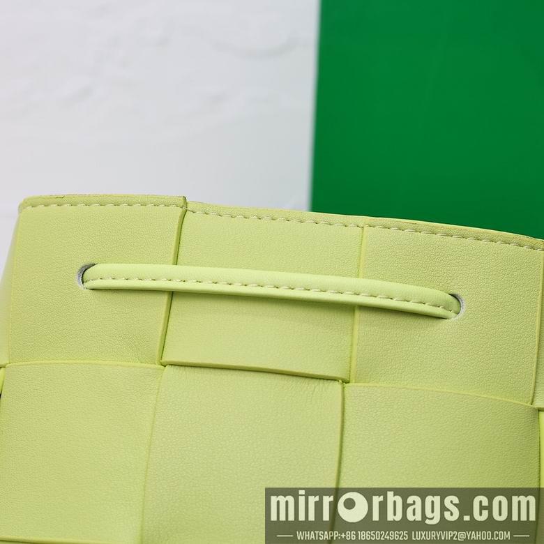 Bottega Veneta Replica Bags 8686 18X14X14cm YG 4