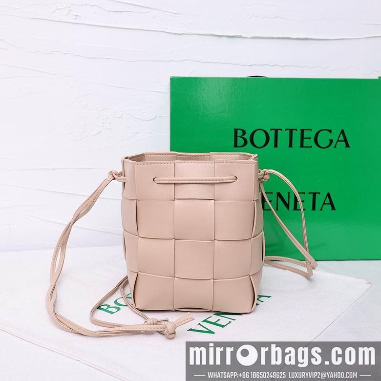 Bottega Veneta Replica Bags 8686 18X14X14cm YG 3