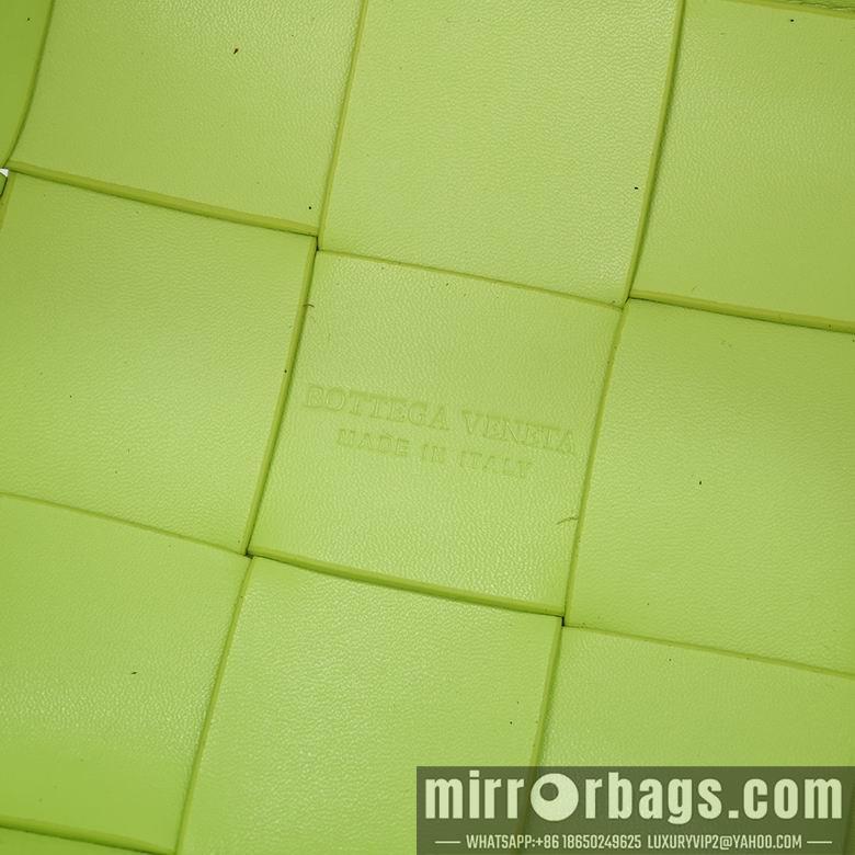 Bottega Veneta Replica Bags 8686 18X14X14cm YG 4