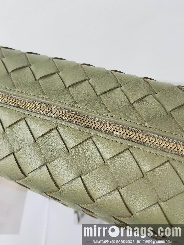 Bottega Veneta Replica Bags BV Cassette 680255 25x15x8cm CN