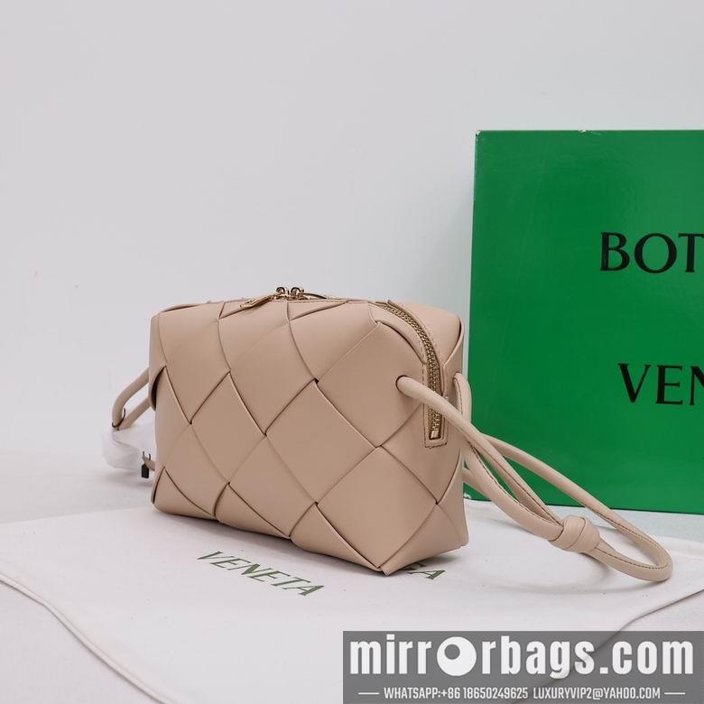 Bottega Veneta Replica Bags 002 14X22X7cm YG 4