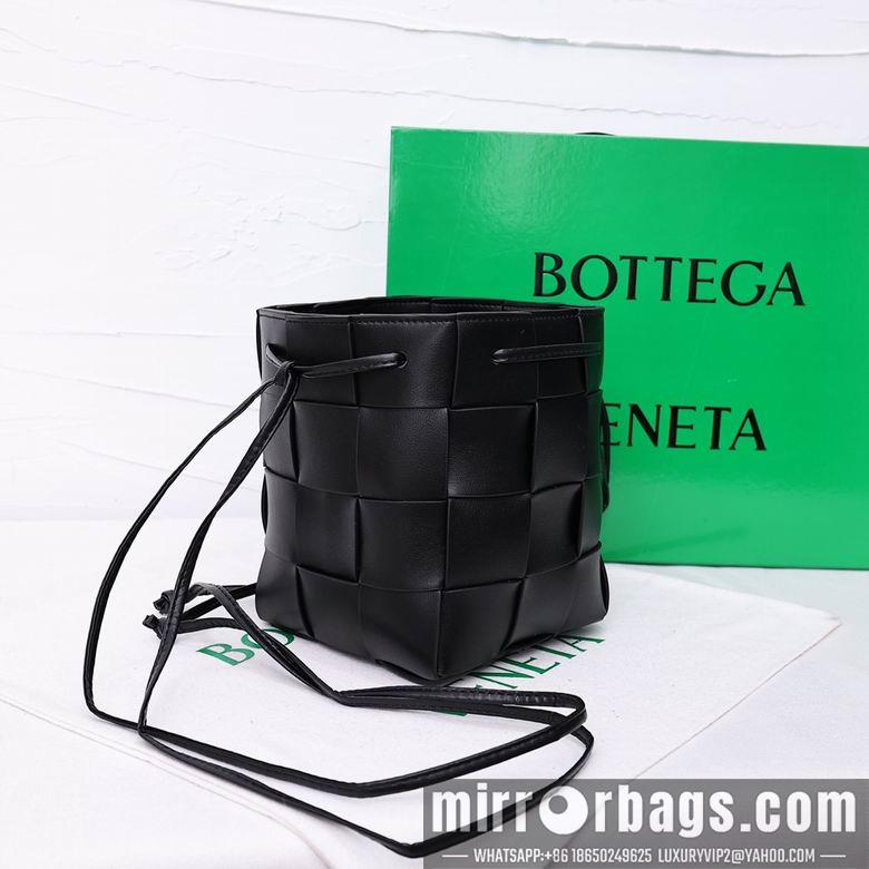 Bottega Veneta Replica Bags 8686 18X14X14cm YG 1