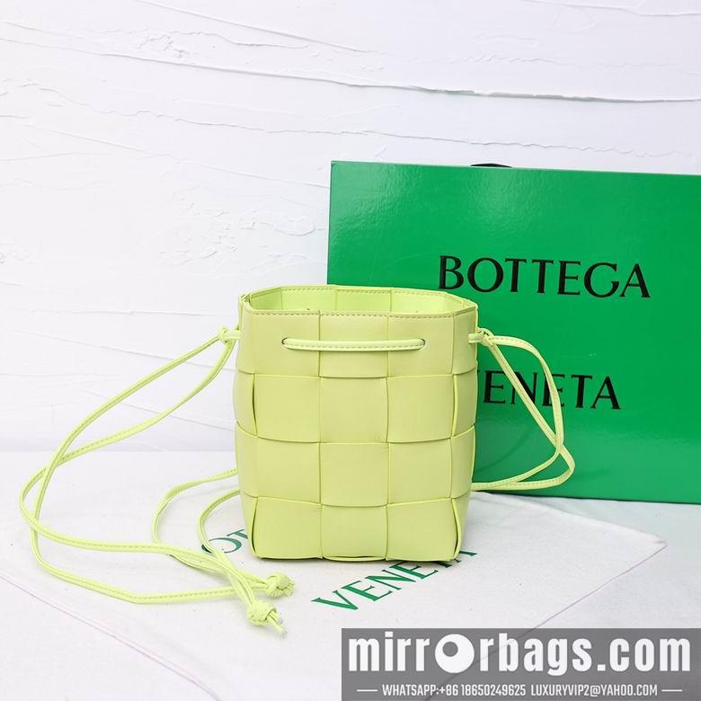 Bottega Veneta Replica Bags 8686 18X14X14cm YG 4