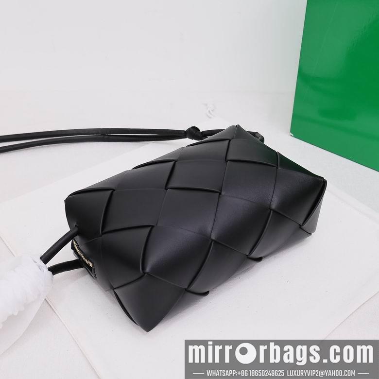 Bottega Veneta Replica Bags 002 14X22X7cm YG 1