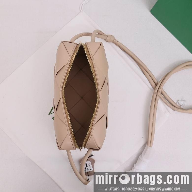 Bottega Veneta Replica Bags 002 14X22X7cm YG 4
