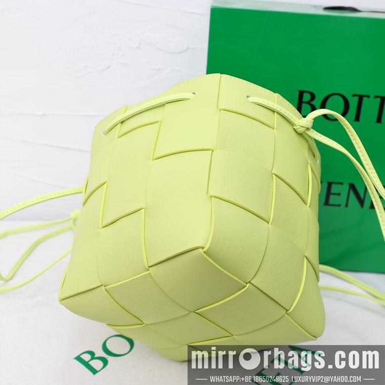 Bottega Veneta Replica Bags 8686 18X14X14cm YG 4