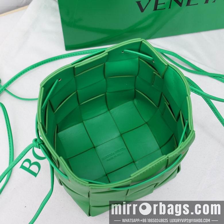 Bottega Veneta Replica Bags 8686 18X14X14cm YG 6