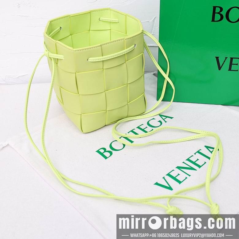 Bottega Veneta Replica Bags 8686 18X14X14cm YG 4