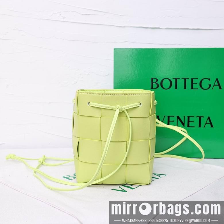 Bottega Veneta Replica Bags 8686 18X14X14cm YG 4
