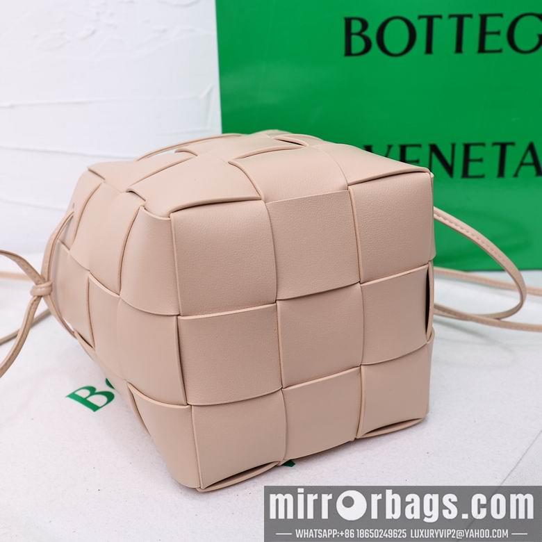 Bottega Veneta Replica Bags 8686 18X14X14cm YG 3