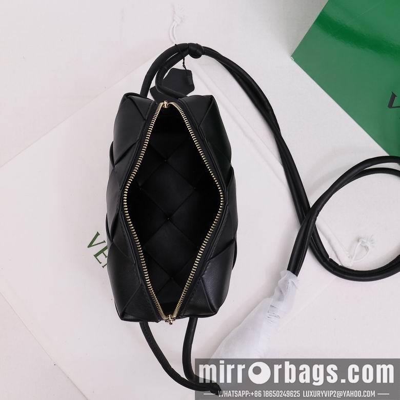 Bottega Veneta Replica Bags 002 14X22X7cm YG 1