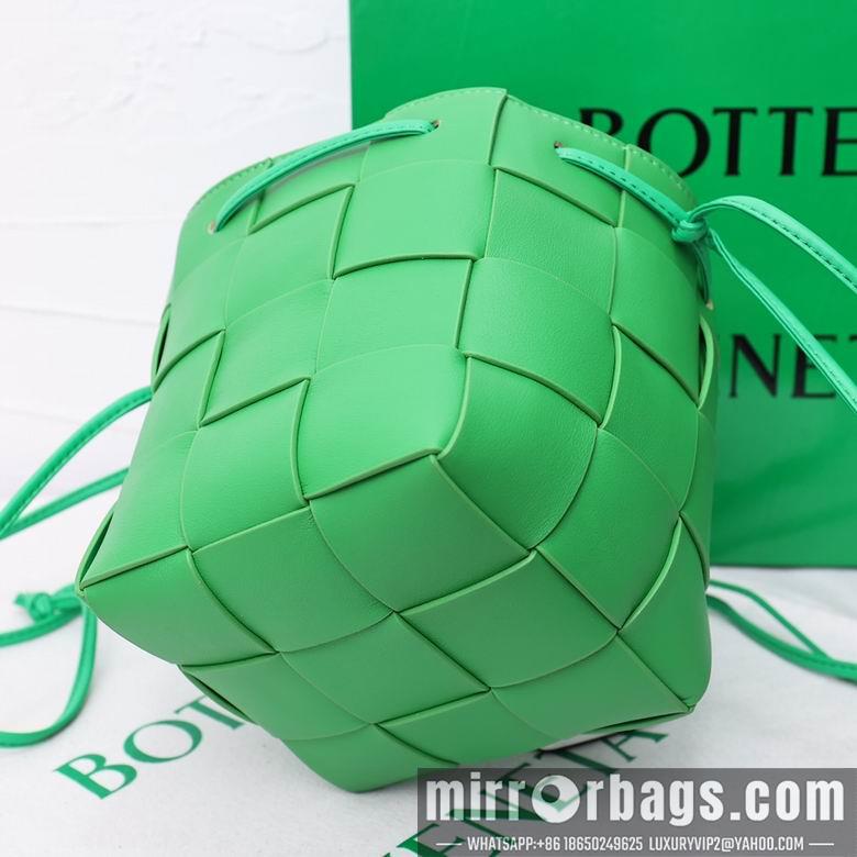Bottega Veneta Replica Bags 8686 18X14X14cm YG 6