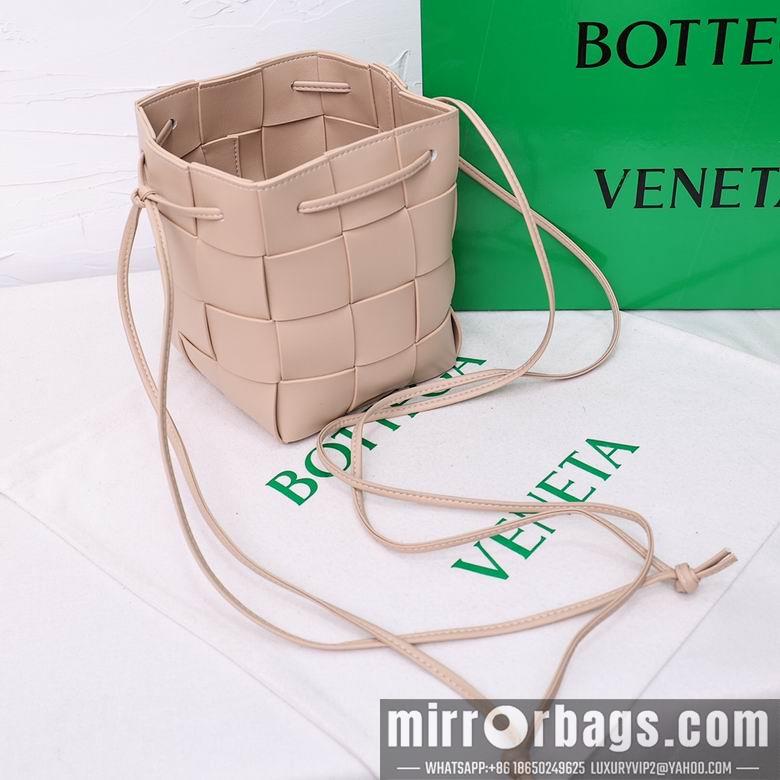 Bottega Veneta Replica Bags 8686 18X14X14cm YG 3