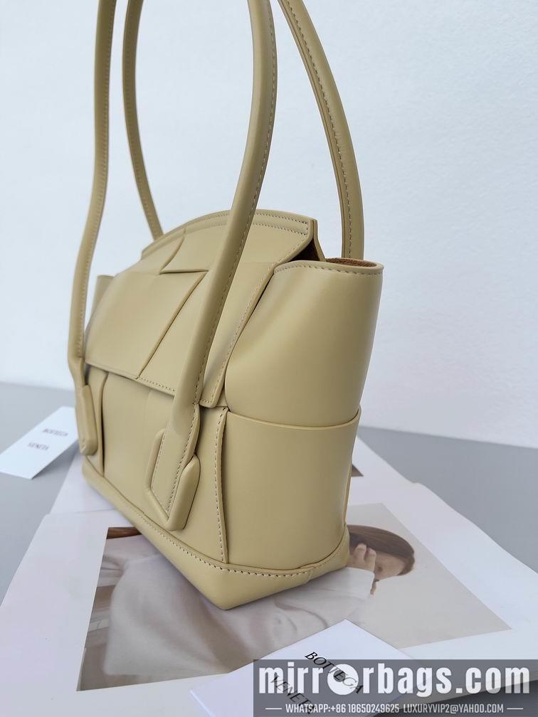 Bottega Veneta Replica Bags BV Arco 33木薯色 38x33x6cm CN