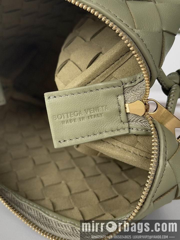 Bottega Veneta Replica Bags BV Cassette 680255 25x15x8cm CN