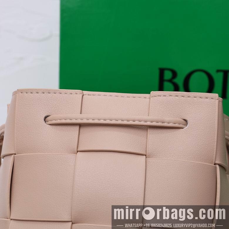 Bottega Veneta Replica Bags 8686 18X14X14cm YG 3