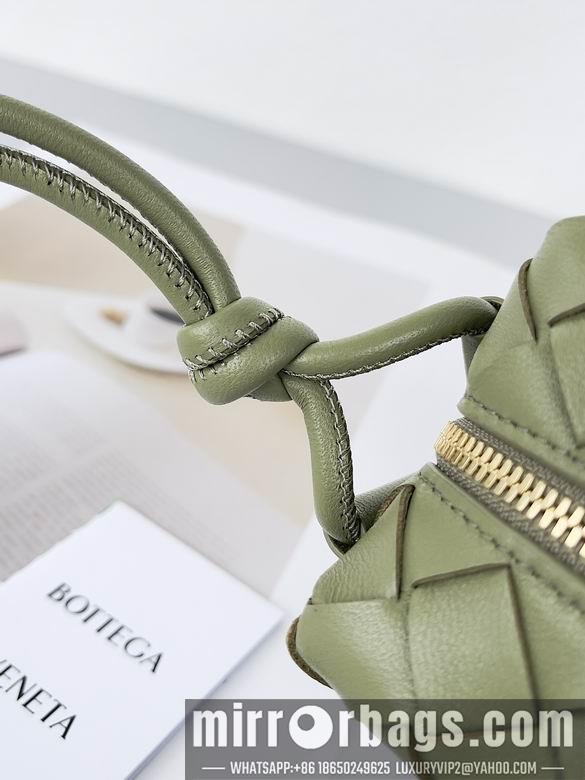Bottega Veneta Replica Bags Loop 680254 17x10x6cm BG 4